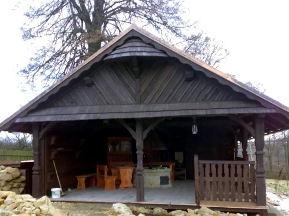 Roubený altán